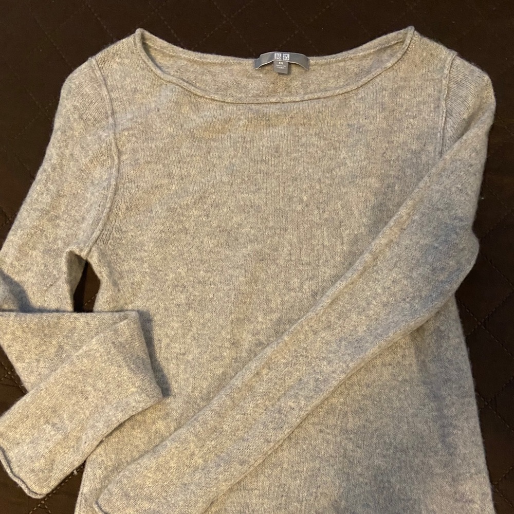 Uniqlo 100% cashmere sweater XS GRAY